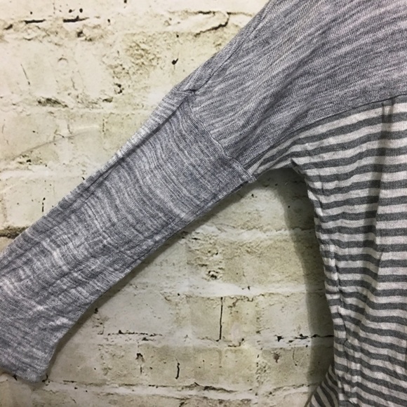 🌻 LOFT Gray Striped 3/4 Sleeve Knit Top A48 - Picture 3 of 5